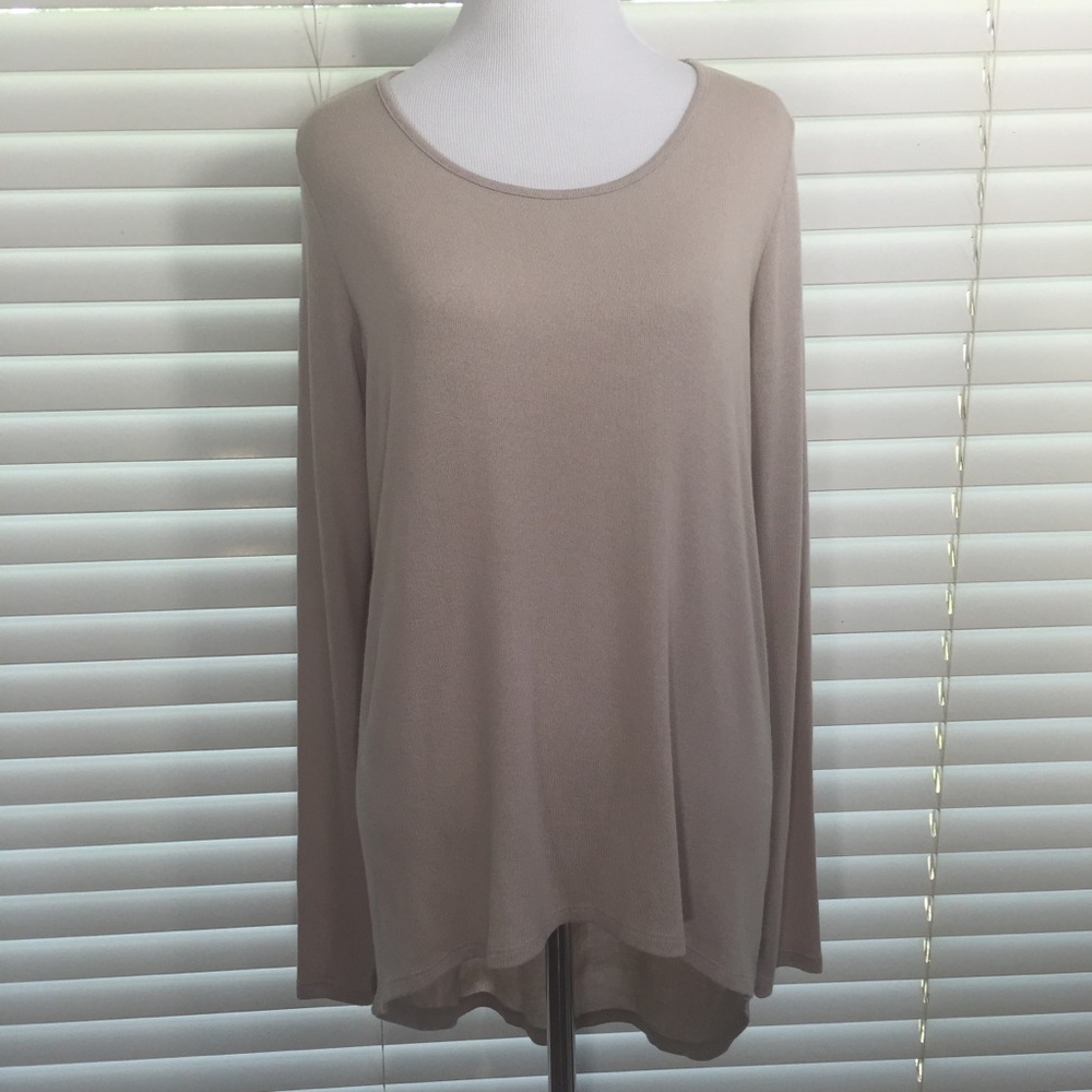 Mickey & Jenny Tan High Low Knit Top Medium NWT
